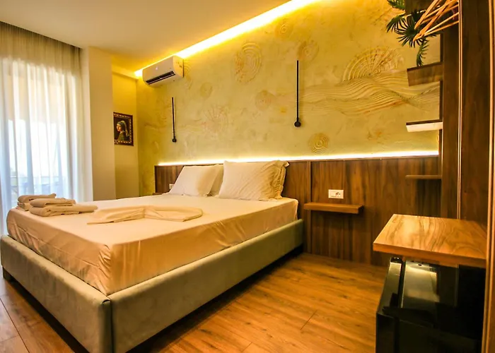 Hercules Sea View Oda ve Kahvaltı Himarë