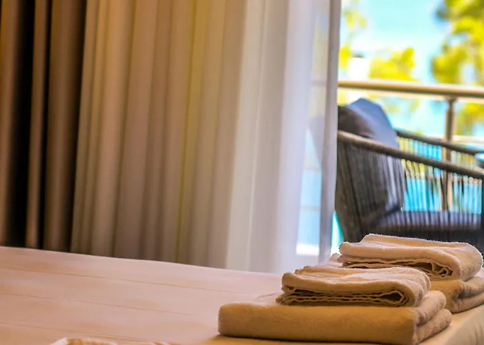 Hercules Sea View 4* Himarë